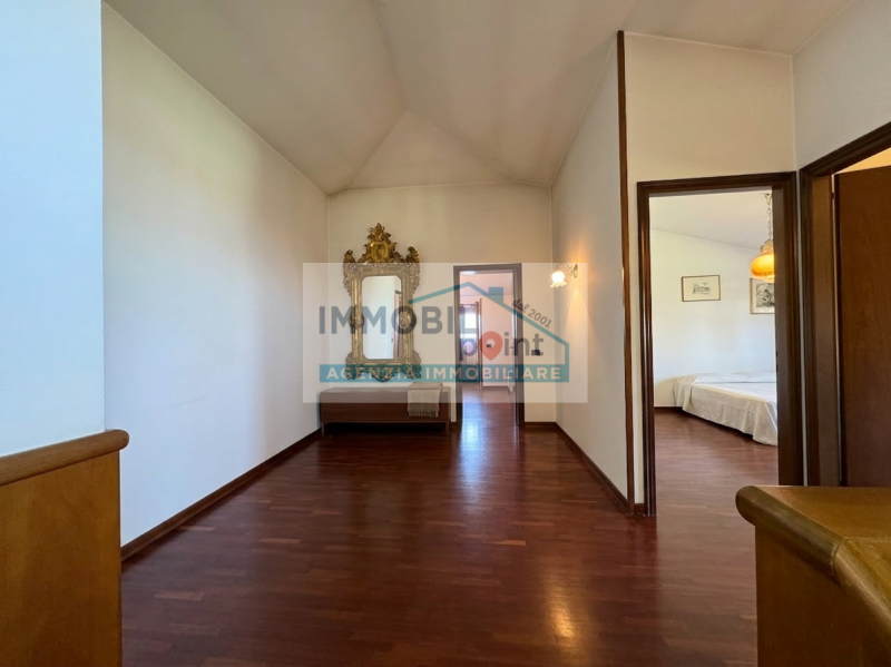 All'interno del quartiere residenziale di Feriole di Abano Terme, vi presentiamo una straordinari...