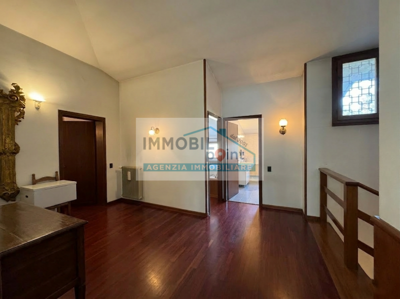 All'interno del quartiere residenziale di Feriole di Abano Terme, vi presentiamo una straordinari...