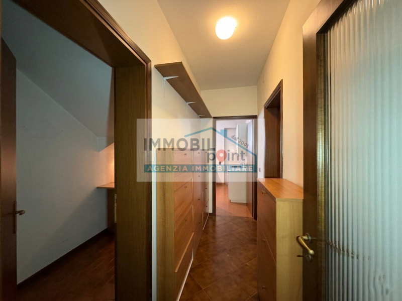 All'interno del quartiere residenziale di Feriole di Abano Terme, vi presentiamo una straordinari...