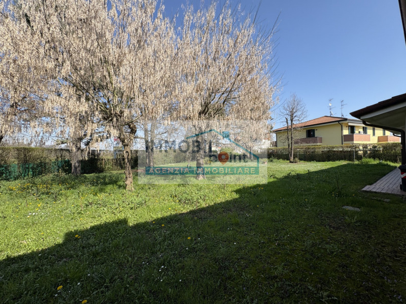 All'interno del quartiere residenziale di Feriole di Abano Terme, vi presentiamo una straordinari...