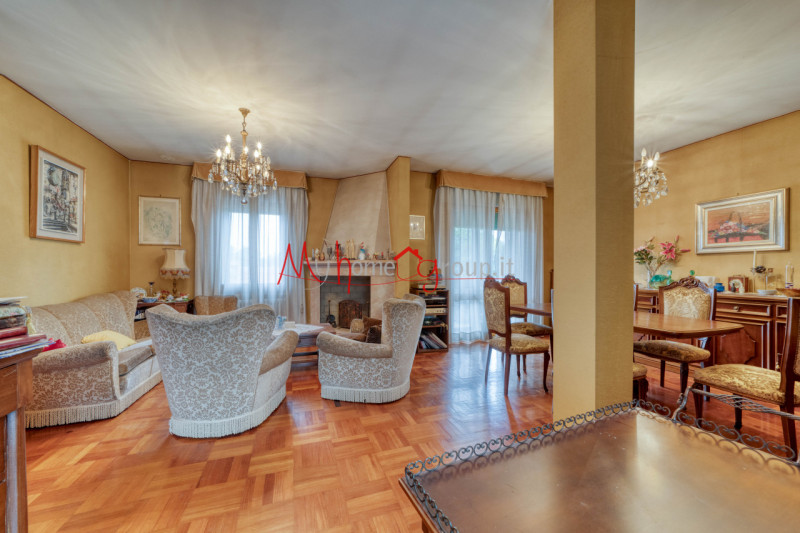 FACCIOLATI: Attico al terzo ed ultimo piano con ascensore, dagli ampi spazi abitativi, si compone...