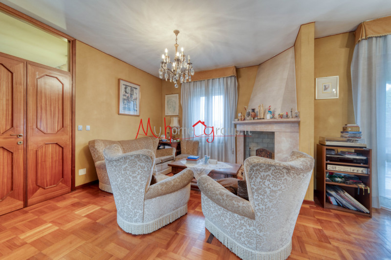 FACCIOLATI: Attico al terzo ed ultimo piano con ascensore, dagli ampi spazi abitativi, si compone...