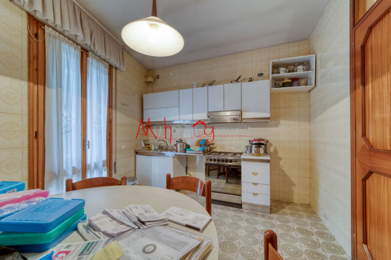 FACCIOLATI: Attico al terzo ed ultimo piano con ascensore, dagli ampi spazi abitativi, si compone...