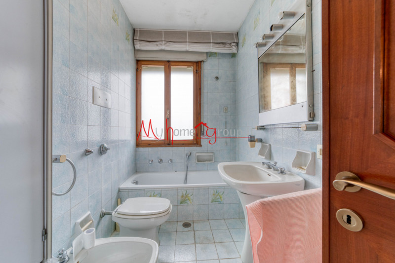 FACCIOLATI: Attico al terzo ed ultimo piano con ascensore, dagli ampi spazi abitativi, si compone...