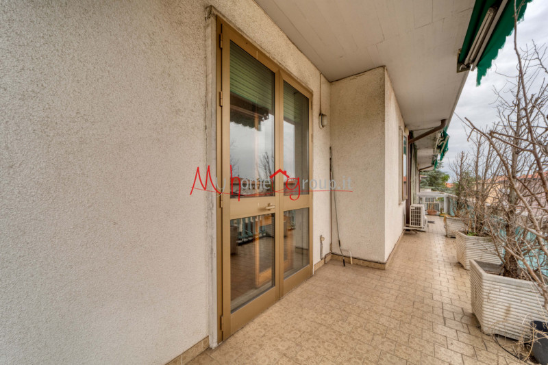 FACCIOLATI: Attico al terzo ed ultimo piano con ascensore, dagli ampi spazi abitativi, si compone...