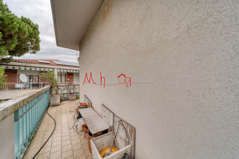 FACCIOLATI: Attico al terzo ed ultimo piano con ascensore, dagli ampi spazi abitativi, si compone...