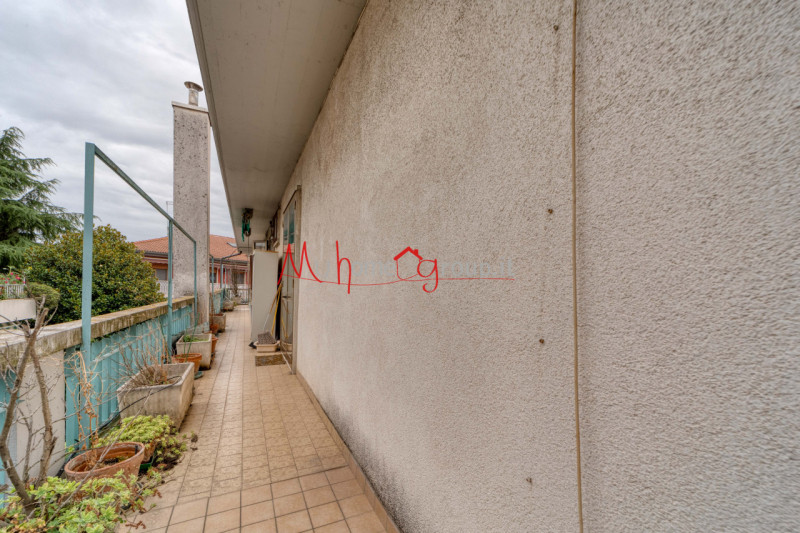 FACCIOLATI: Attico al terzo ed ultimo piano con ascensore, dagli ampi spazi abitativi, si compone...