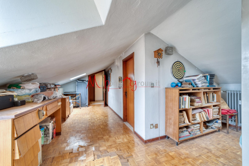 FACCIOLATI: Attico al terzo ed ultimo piano con ascensore, dagli ampi spazi abitativi, si compone...