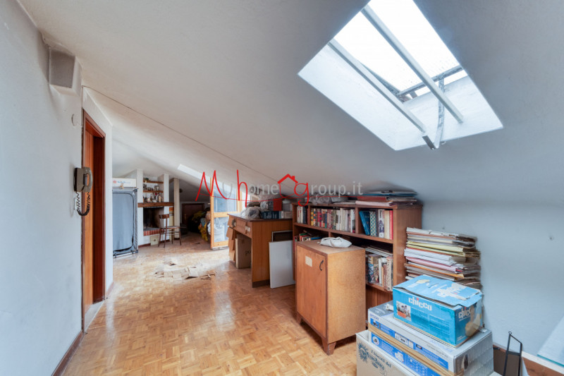 FACCIOLATI: Attico al terzo ed ultimo piano con ascensore, dagli ampi spazi abitativi, si compone...