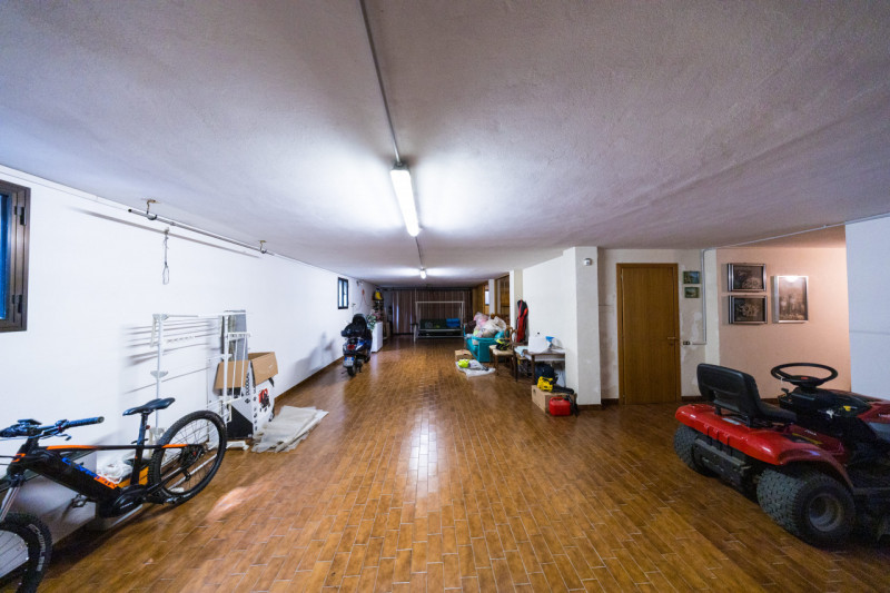 A Cinto Euganeo, proponiamo in vendita spettacolare casa singola, situata in una meravigliosa pos...