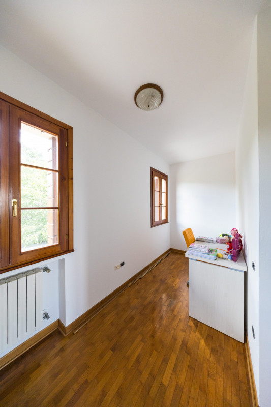 A Cinto Euganeo, proponiamo in vendita spettacolare casa singola, situata in una meravigliosa pos...