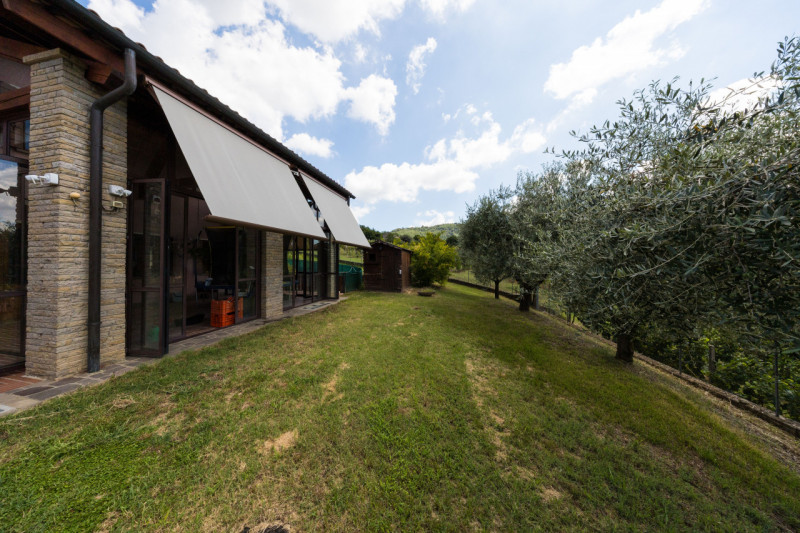 A Cinto Euganeo, proponiamo in vendita spettacolare casa singola, situata in una meravigliosa pos...