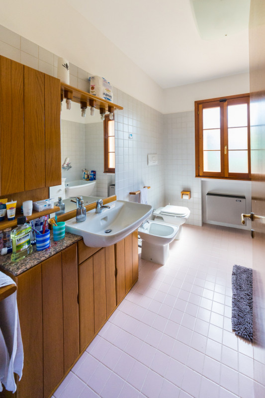 A Cinto Euganeo, proponiamo in vendita spettacolare casa singola, situata in una meravigliosa pos...