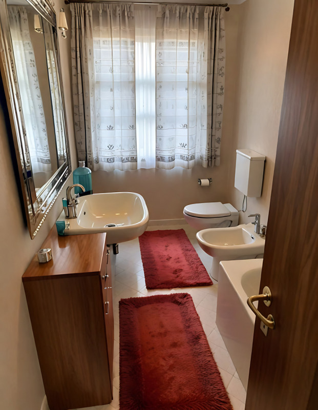 (Per INFO Fabrizio 3337743912) A SAN VITO di VALDOBBIADENE, in una zona tranquilla e circondata d...