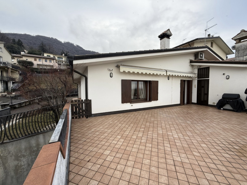 (Per INFO Fabrizio 3337743912) A SAN VITO di VALDOBBIADENE, in una zona tranquilla e circondata d...