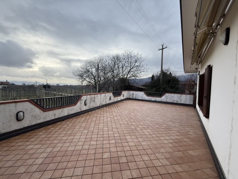 (Per INFO Fabrizio 3337743912) A SAN VITO di VALDOBBIADENE, in una zona tranquilla e circondata d...