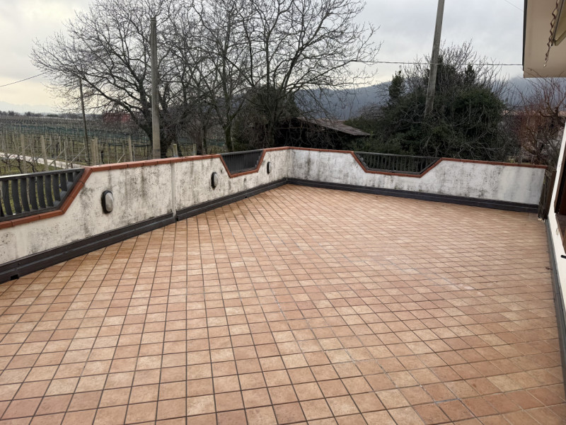 (Per INFO Fabrizio 3337743912) A SAN VITO di VALDOBBIADENE, in una zona tranquilla e circondata d...