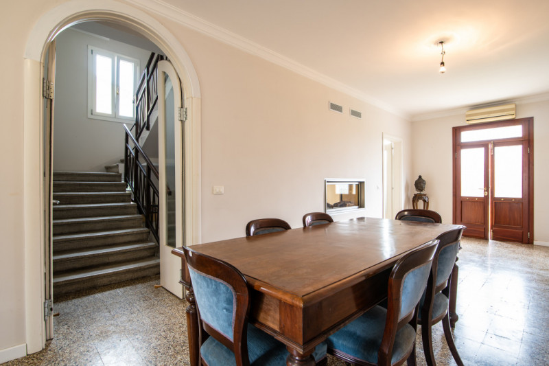 Vigonza nella tranquilla frazione di Codiverno, proponiamo in vendita una bella casa singola terr...