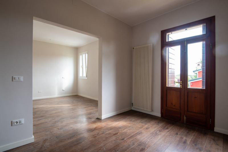 Vigonza nella tranquilla frazione di Codiverno, proponiamo in vendita una bella casa singola terr...