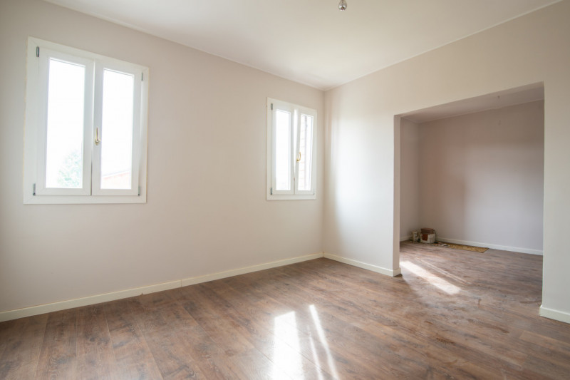 Vigonza nella tranquilla frazione di Codiverno, proponiamo in vendita una bella casa singola terr...