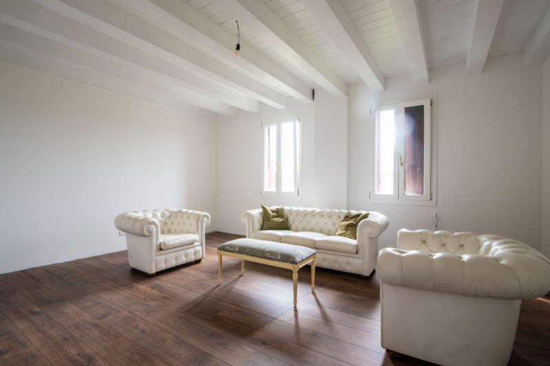 Vigonza nella tranquilla frazione di Codiverno, proponiamo in vendita una bella casa singola terr...