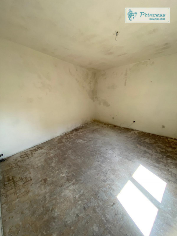 In vendita, nella suggestiva frazione di Pievebelvicino, proponiamo una casa singola terratetto d...