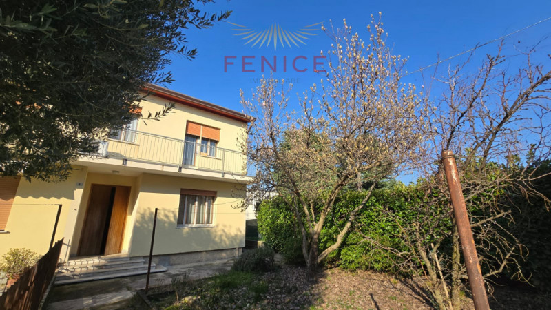 Proponiamo in vendita una rara opportunità: bifamiliare di 120mq situata nella ricercata zona res...