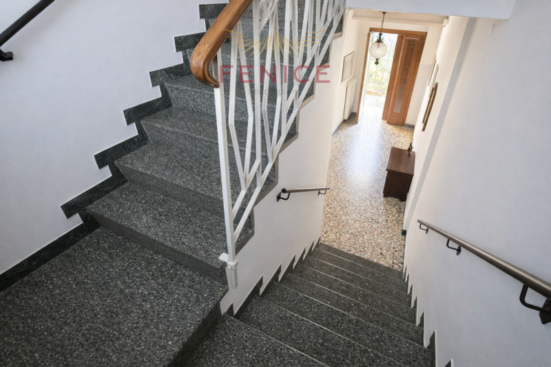 Proponiamo in vendita una rara opportunità: bifamiliare di 120mq situata nella ricercata zona res...