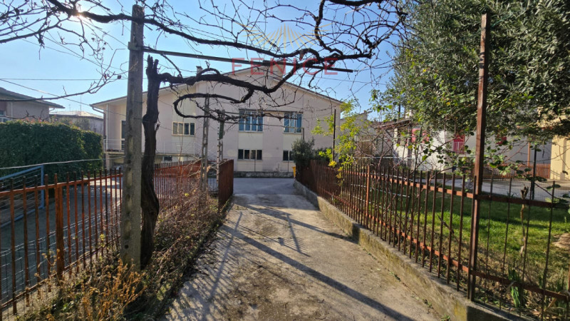 Proponiamo in vendita una rara opportunità: bifamiliare di 120mq situata nella ricercata zona res...