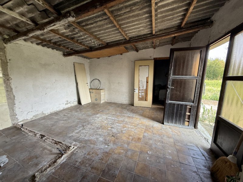 Proponiamo ad Abano Terme casa singola su lotto di 500 mq, ideale per chi desidera personalizzare...