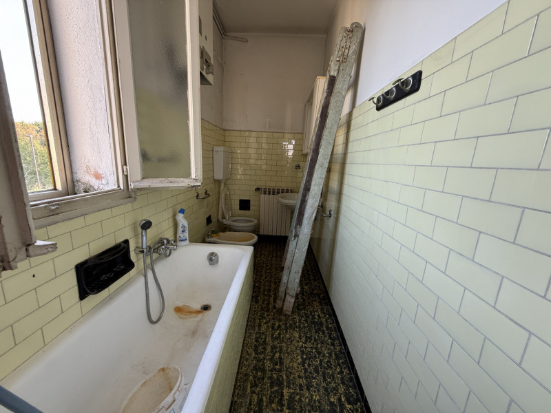 Proponiamo ad Abano Terme casa singola su lotto di 500 mq, ideale per chi desidera personalizzare...