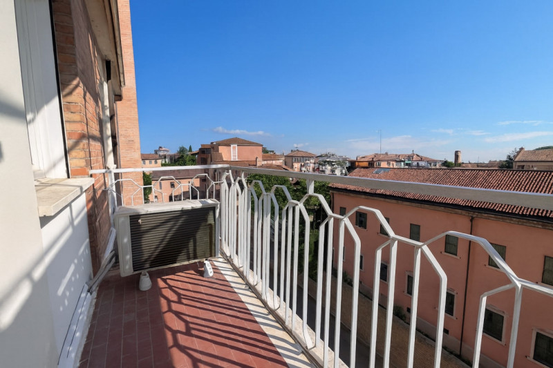 Nel cuore del CENTRO CITTA’ e comodo a tutti i principali servizi, APPARTAMENTO COMPLETAMENTE RIS...