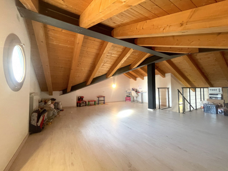 Recente porzione di trifamiliare con ingresso indipendente e scoperto esclusivo completamente pav...