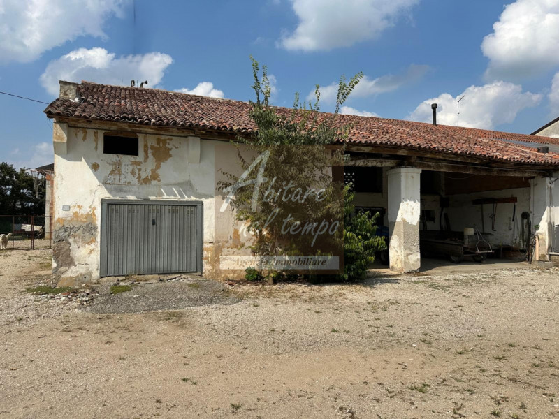 FONTANIVA (PD) 

Meraviglioso Rustico dalle caratteristiche Rurali Venete da ristrutturare sito a...