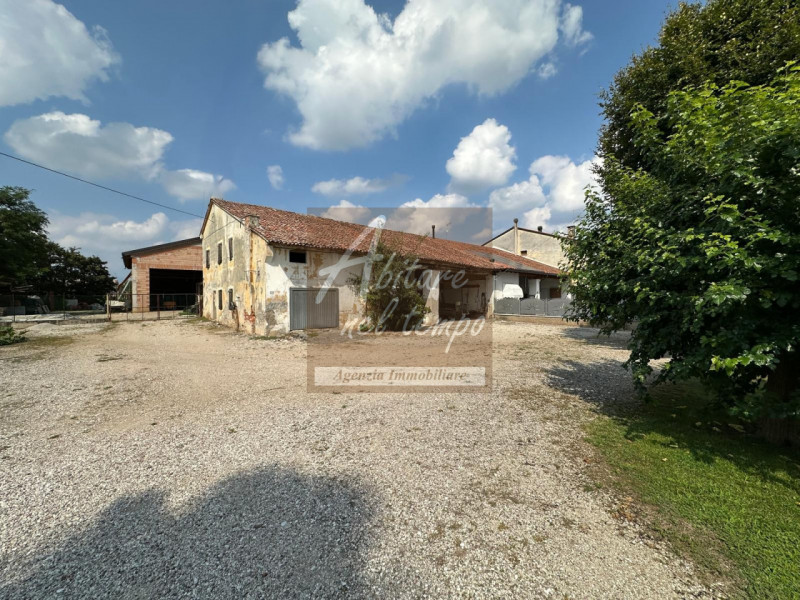 FONTANIVA (PD) 

Meraviglioso Rustico dalle caratteristiche Rurali Venete da ristrutturare sito a...