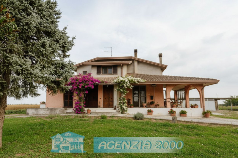 A BOVOLENTA FUORI PAESE LONTANO DAI RUMORI DELLA CITTA' LA TUA CASA TI ASPETTA !!! OTTIMA OPPORTU...