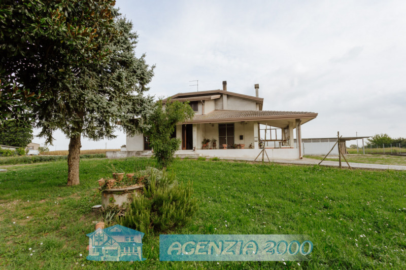 A BOVOLENTA FUORI PAESE LONTANO DAI RUMORI DELLA CITTA' LA TUA CASA TI ASPETTA !!! OTTIMA OPPORTU...