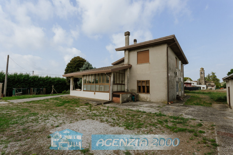 A BOVOLENTA FUORI PAESE LONTANO DAI RUMORI DELLA CITTA' LA TUA CASA TI ASPETTA !!! OTTIMA OPPORTU...