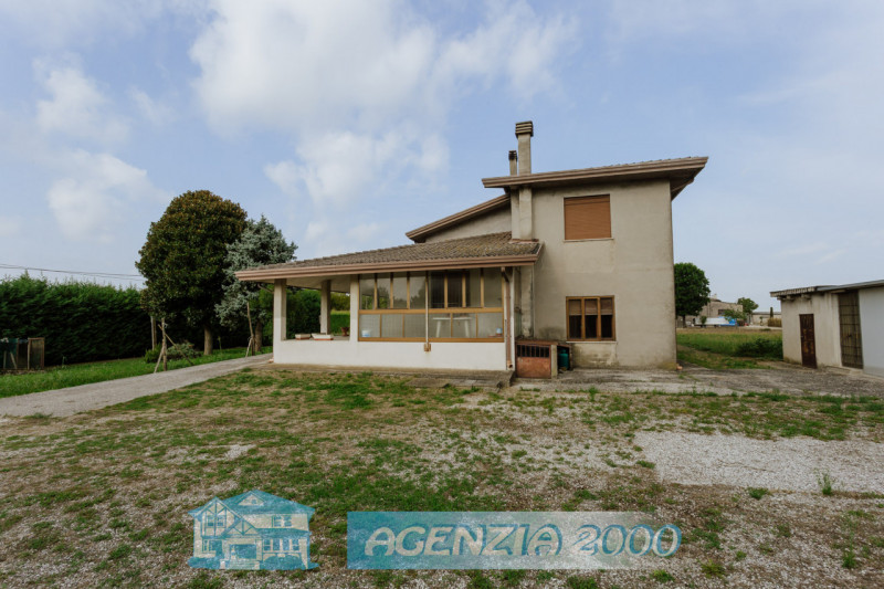 A BOVOLENTA FUORI PAESE LONTANO DAI RUMORI DELLA CITTA' LA TUA CASA TI ASPETTA !!! OTTIMA OPPORTU...