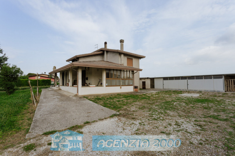 A BOVOLENTA FUORI PAESE LONTANO DAI RUMORI DELLA CITTA' LA TUA CASA TI ASPETTA !!! OTTIMA OPPORTU...