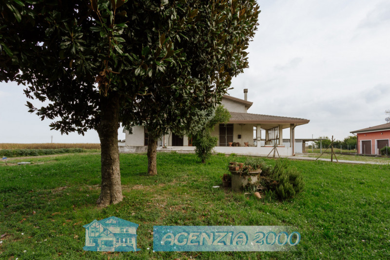A BOVOLENTA FUORI PAESE LONTANO DAI RUMORI DELLA CITTA' LA TUA CASA TI ASPETTA !!! OTTIMA OPPORTU...