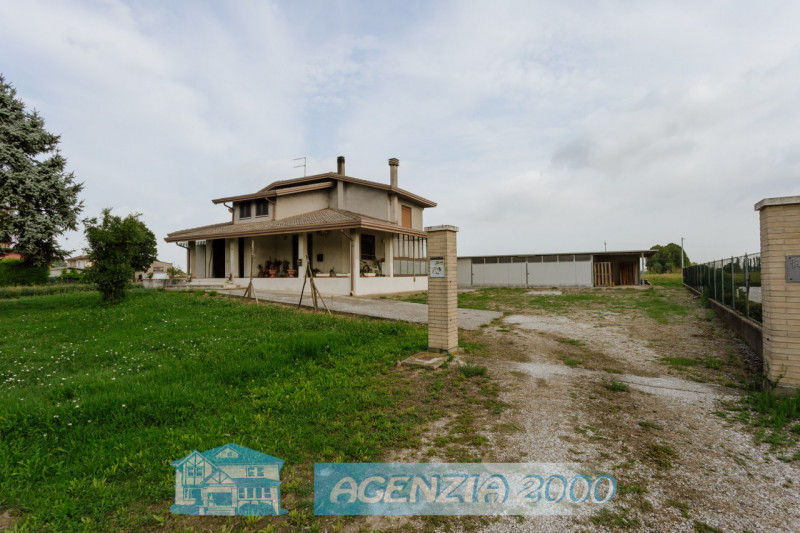 A BOVOLENTA FUORI PAESE LONTANO DAI RUMORI DELLA CITTA' LA TUA CASA TI ASPETTA !!! OTTIMA OPPORTU...