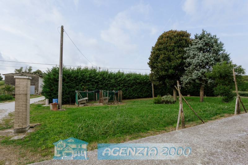 A BOVOLENTA FUORI PAESE LONTANO DAI RUMORI DELLA CITTA' LA TUA CASA TI ASPETTA !!! OTTIMA OPPORTU...