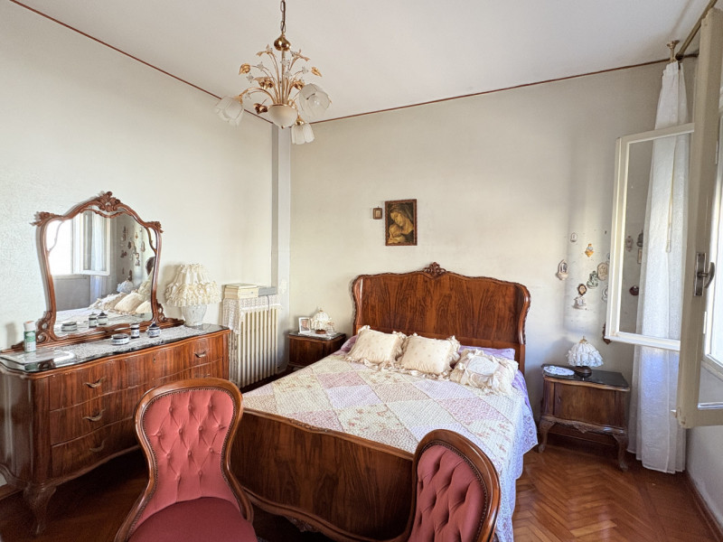 In posizione centrale e tranquilla, proponiamo in vendita casa singola costruita negli anni ’70, ...