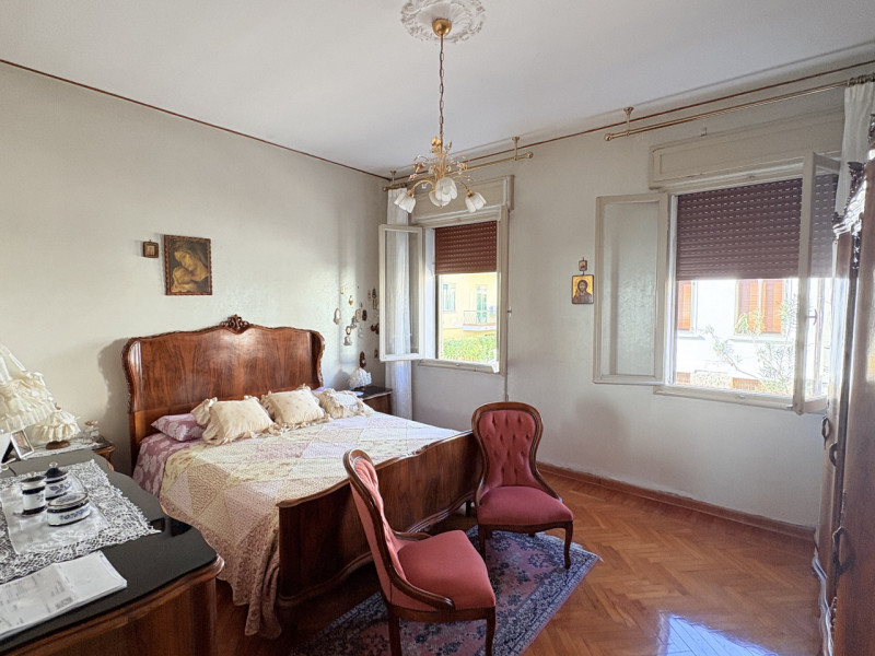 In posizione centrale e tranquilla, proponiamo in vendita casa singola costruita negli anni ’70, ...