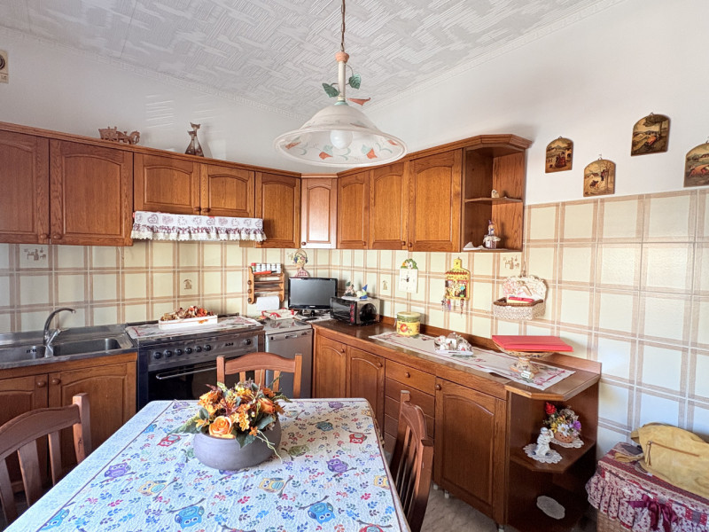 In posizione centrale e tranquilla, proponiamo in vendita casa singola costruita negli anni ’70, ...