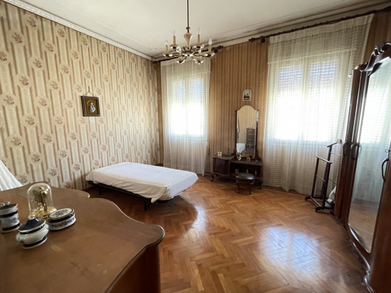 In posizione centrale e tranquilla, proponiamo in vendita casa singola costruita negli anni ’70, ...