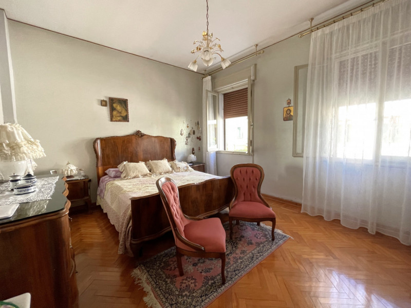 In posizione centrale e tranquilla, proponiamo in vendita casa singola costruita negli anni ’70, ...