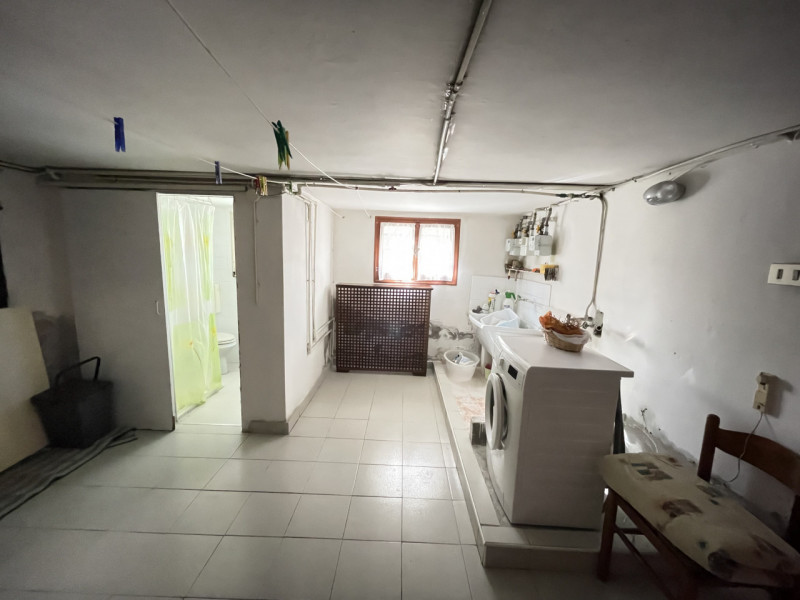 In posizione centrale e tranquilla, proponiamo in vendita casa singola costruita negli anni ’70, ...