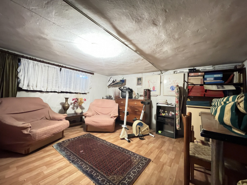 In posizione centrale e tranquilla, proponiamo in vendita casa singola costruita negli anni ’70, ...